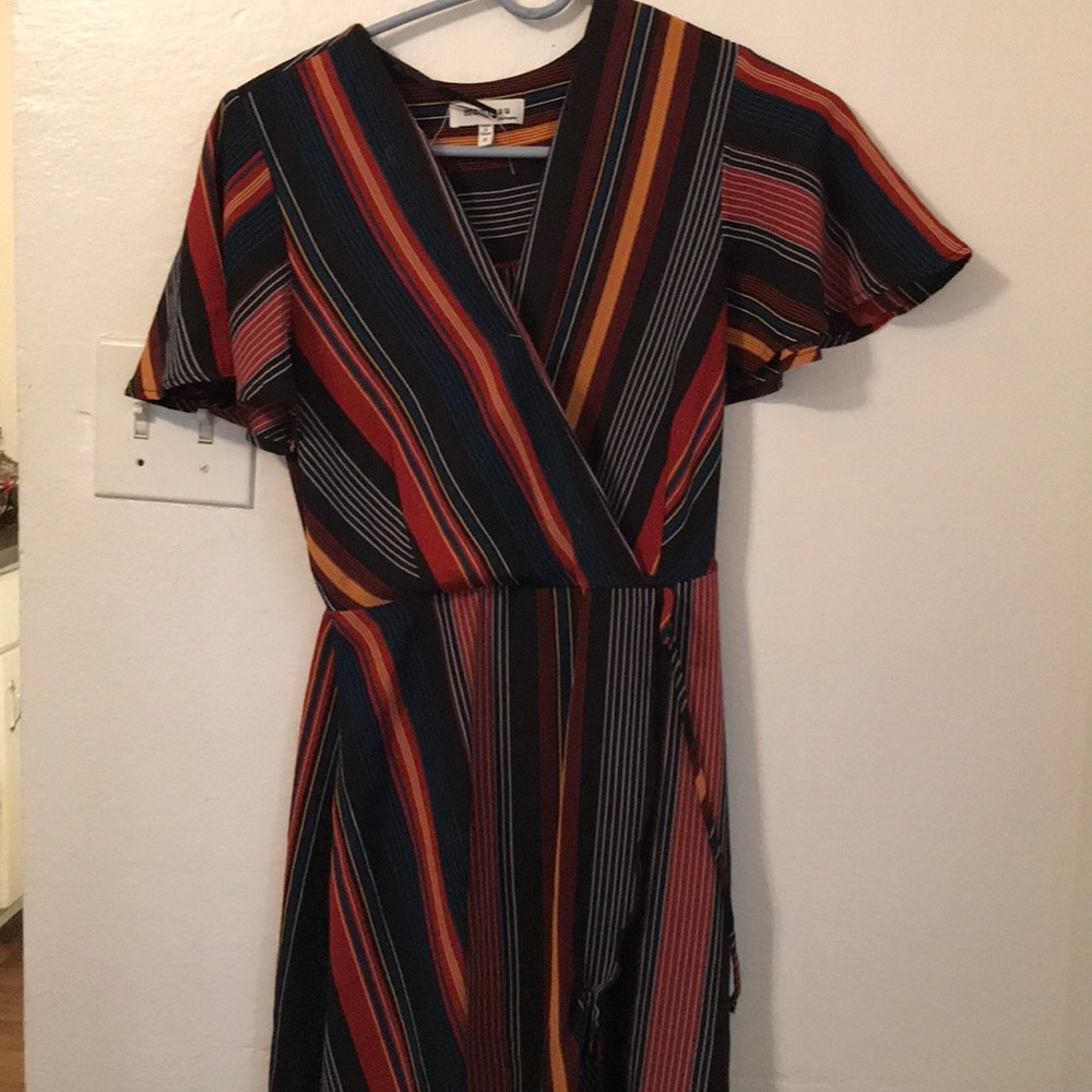 Lateral strips earth tones dress